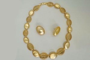 CONJUNTO OVAL DETALHADO LJSO DOURADO